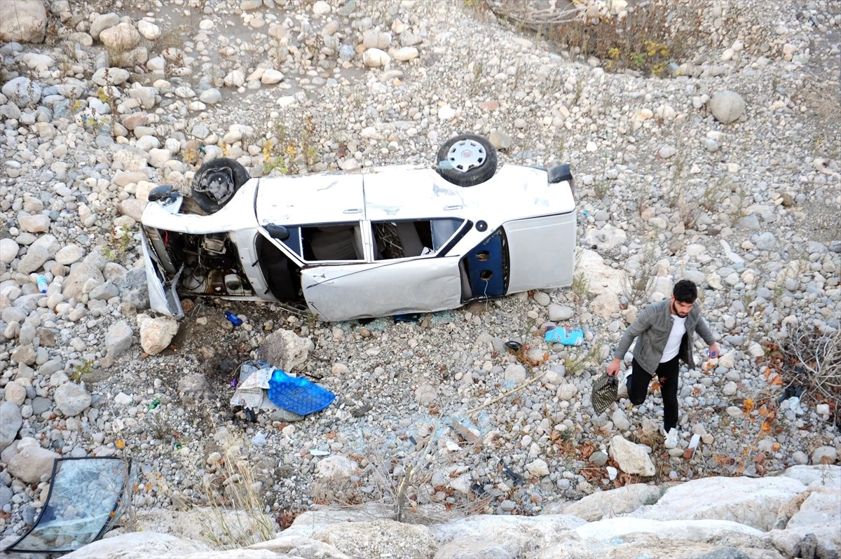 Antalya\'da Trafik Kazası: 2 Yaralı