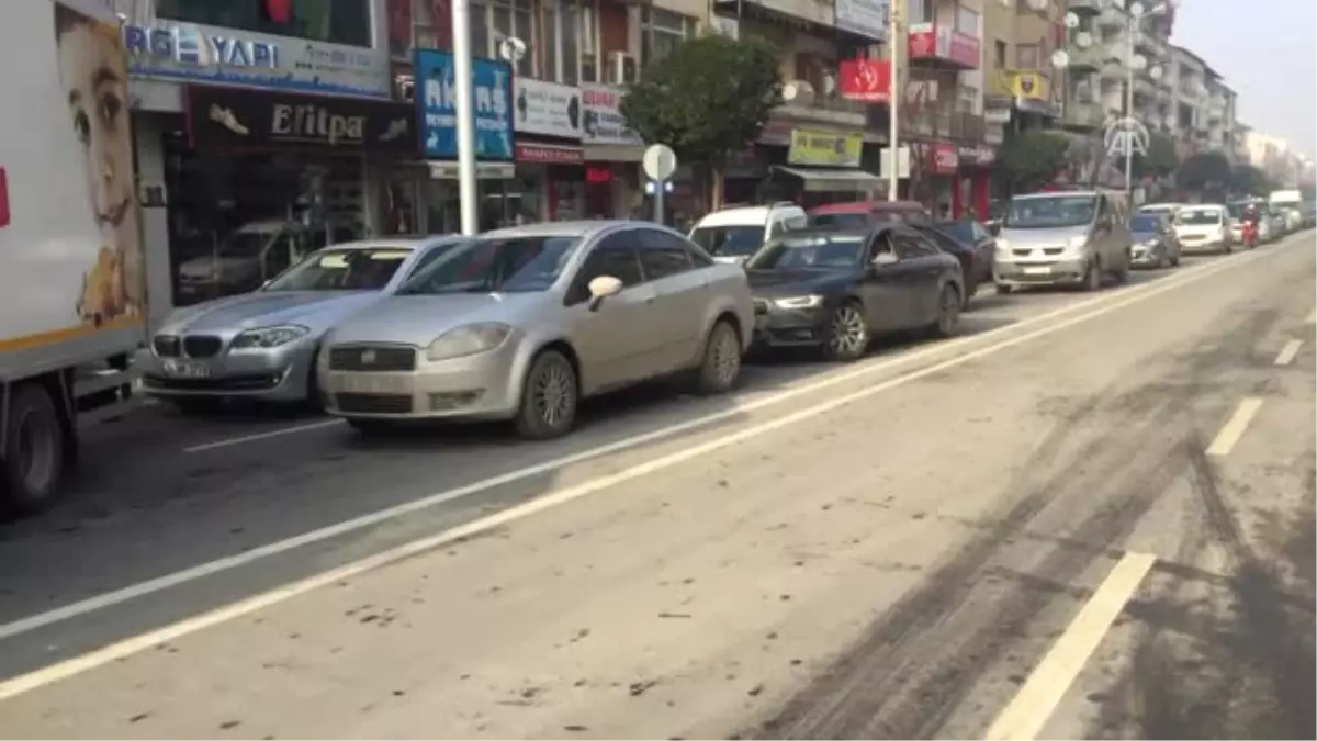 Aracını Yolda Bırakıp Koşarak Giden Kişi Korkuttu