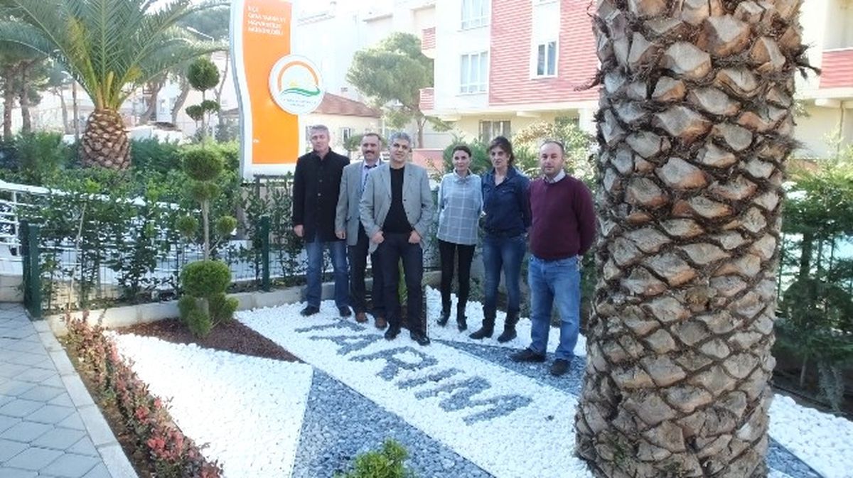 Burhaniye\'de Tarım İlçe Bahçesi\'nde İmece Güzelliği