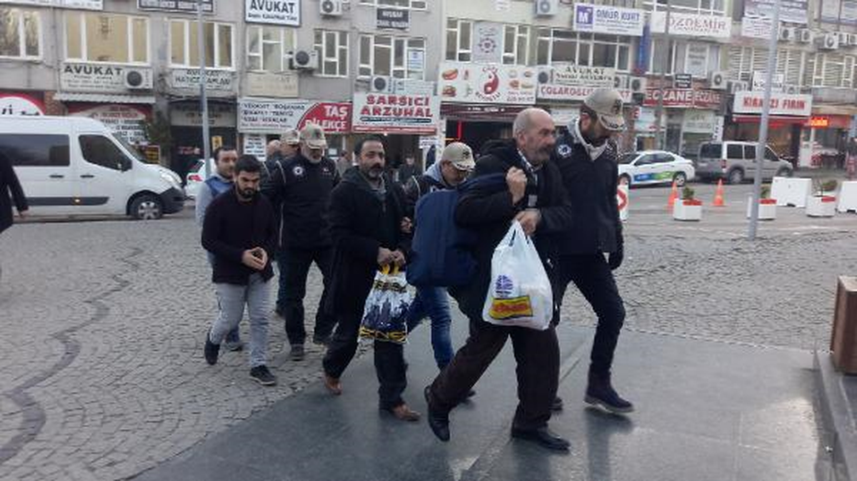 Bursa\'da Gözaltına Alınan 4 Hdp\'li Adliyeye Sevk Edildi