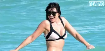 Daisy Lowe'dan 2017'nin İlk Plaj Keyfi