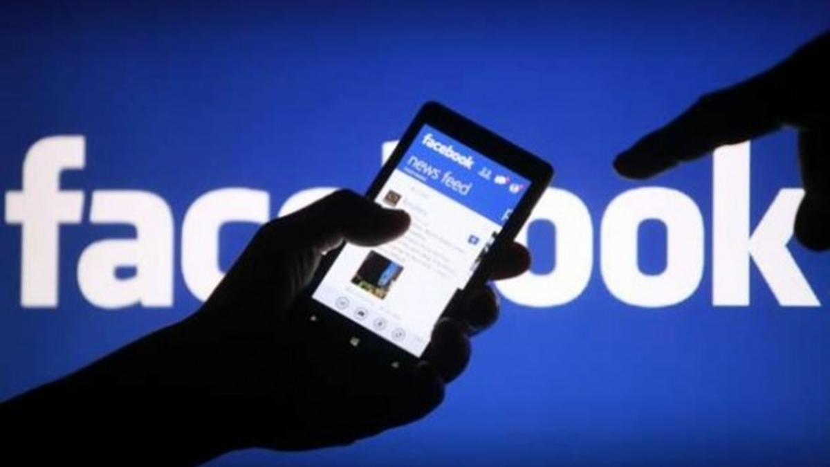 Facebook\'a 2016\'da Uydurma Siyaset Haberleri Damgasını Vurdu