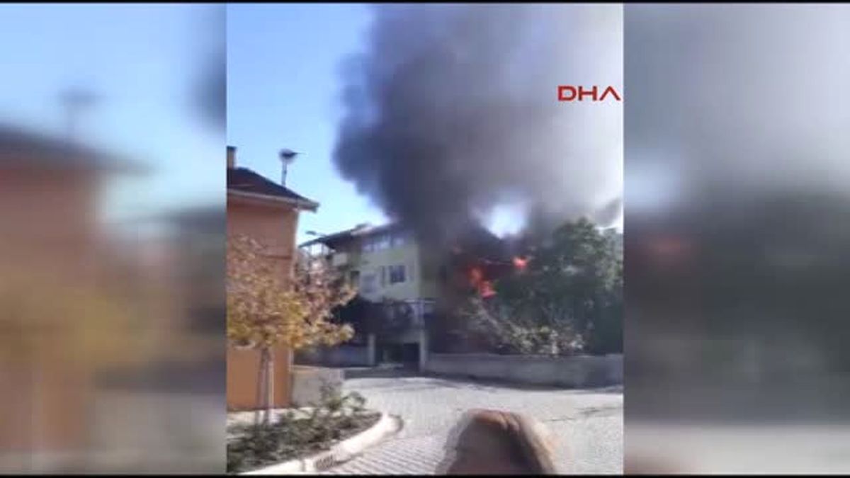 Fethiye\'de 3 Katlı Binada Yangın
