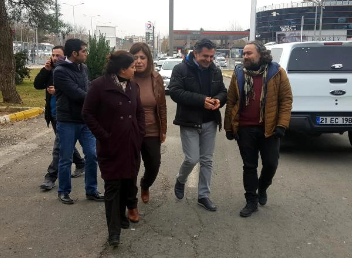 Hdp Diyarbakır Milletvekili Ziya Pir Adliye Önünde Gözaltına Alındı