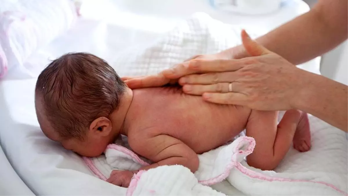 İzlanda\'da 1980\'in İlk Bebeği 2017\'nin İlk Annesi Oldu