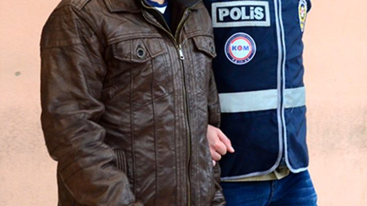 İzmir\'deki Vakfa Fetö Operasyonu: 7 Gözaltı