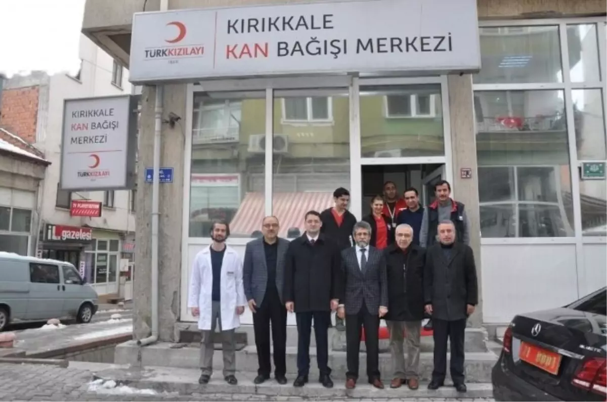 Kırıkkale Valisi Haktankaçmaz Kan Verdi