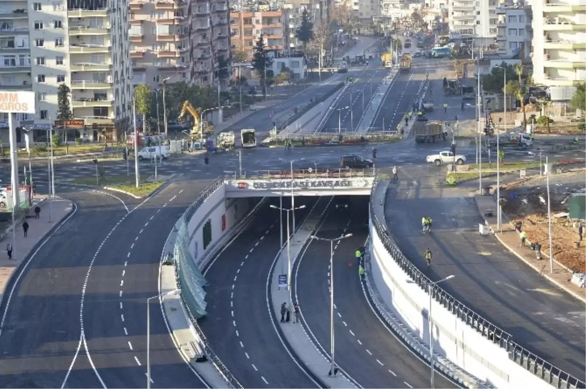 Mersin\'in İkinci Bat-çık Projesi Demokrasi Kavşağı Açıldı