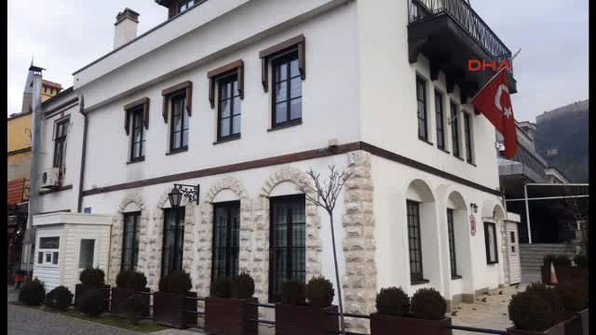Molotoflu Saldırıya Uğrayan Türk Başkonsolosluğu\'nda Güvenlik Önlemleri Artırıldı