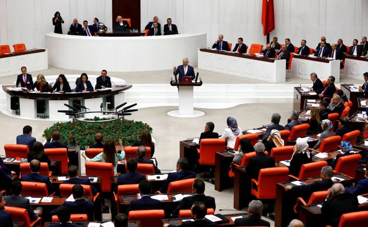 Ohal\'in 3 Ay Uzatılmasına İlişkin Başbakanlık Tezkeresi Meclis\'te