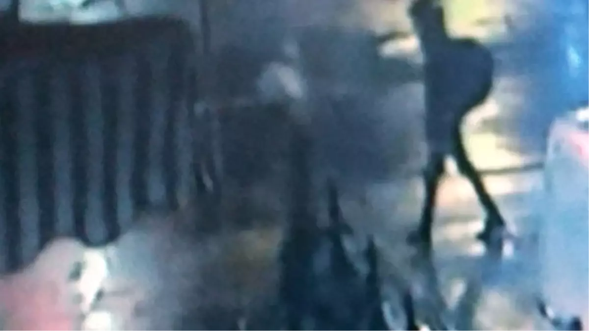 Reina\'ya Saldıran Terörist, Çift Şarjörü Birbirine Bantlamış