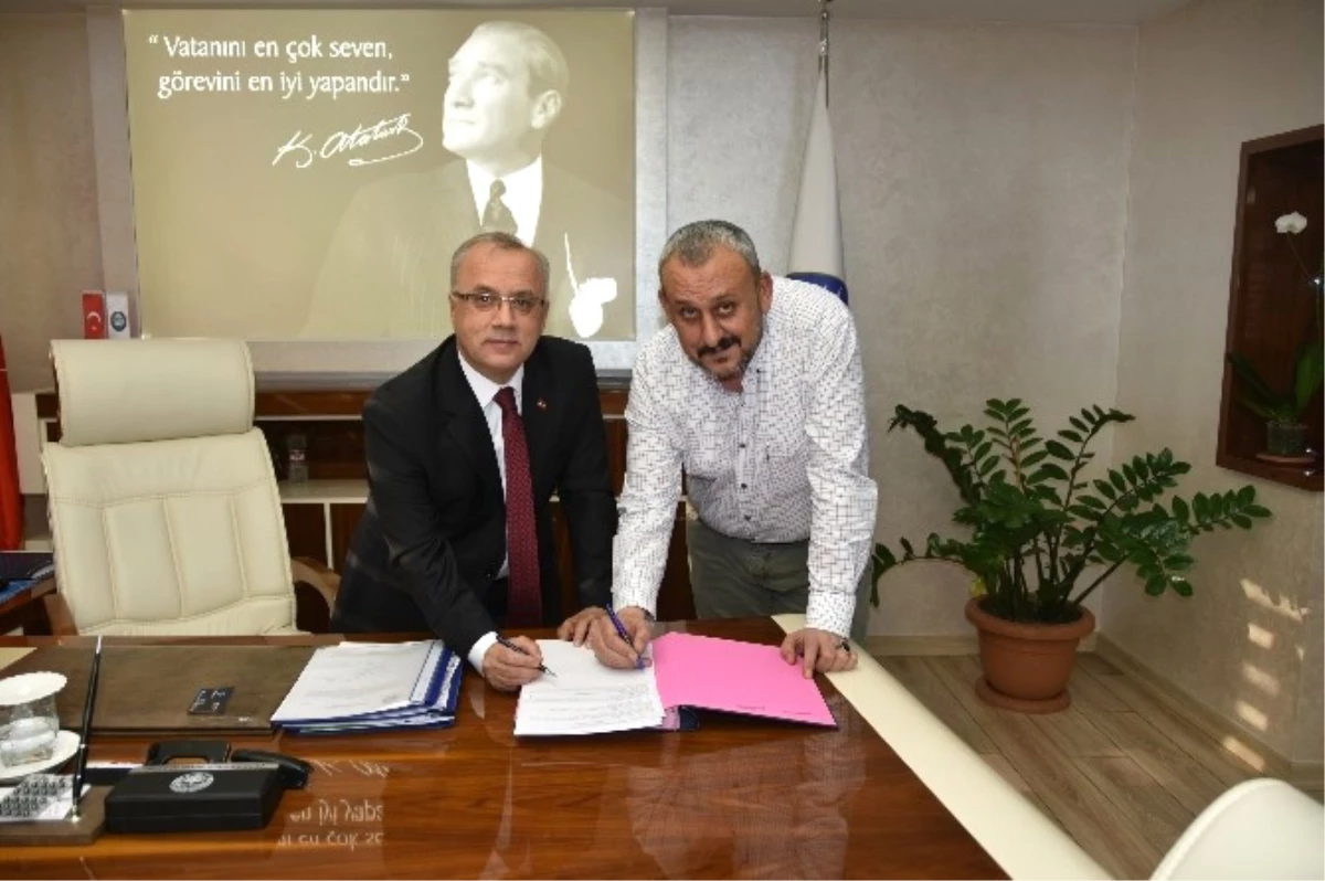 Salihli\'de Fakülte İnşaat Yapım Sözleşmesi İmzalandı