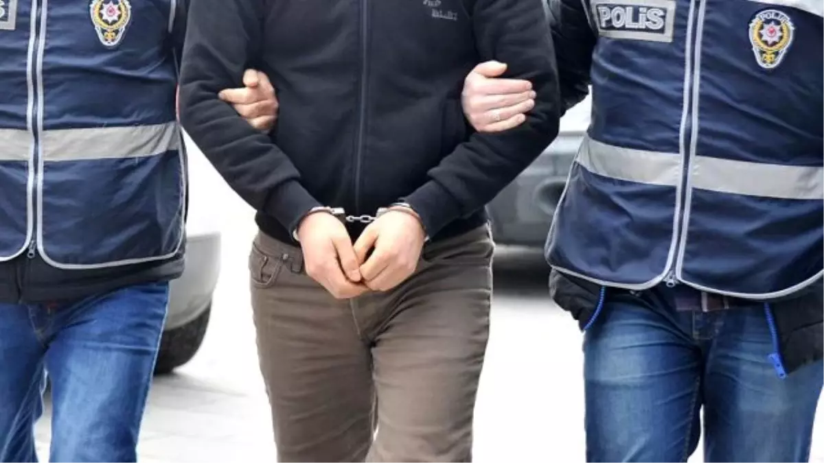 Siirt\'te, Deaş Lehinde Paylaşım Yapan Polise Gözaltı