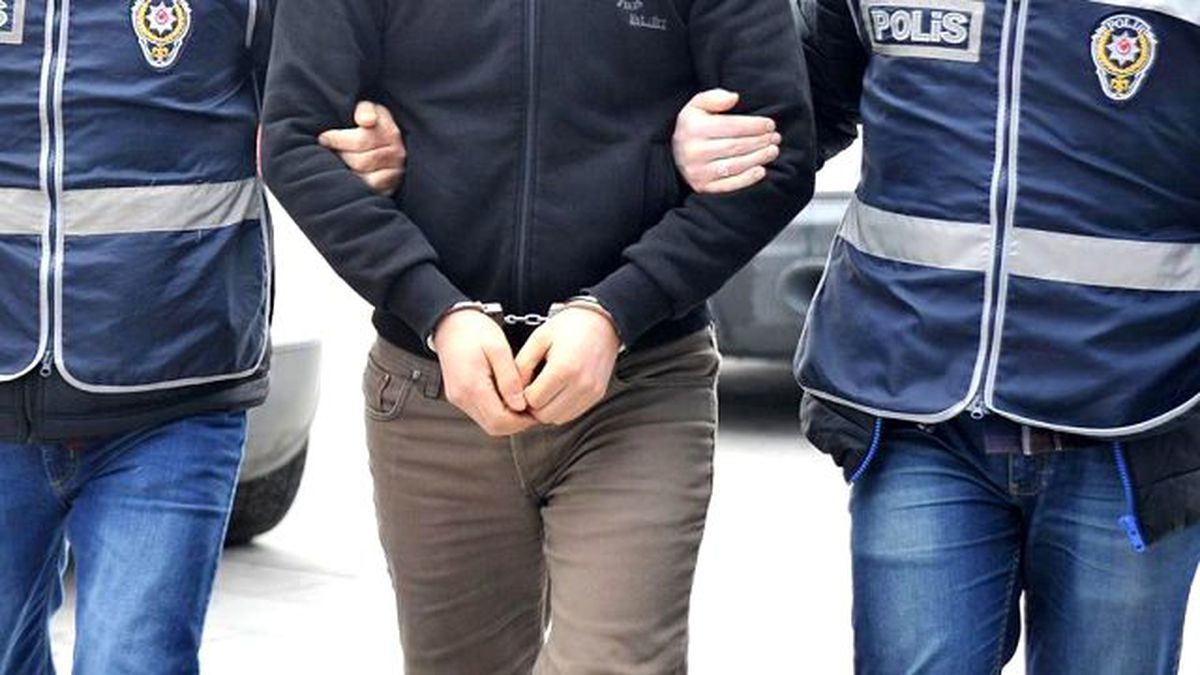 DEAŞ\'ı Öven Paylaşımlar Yapan Polis, Gözaltına Alındı!