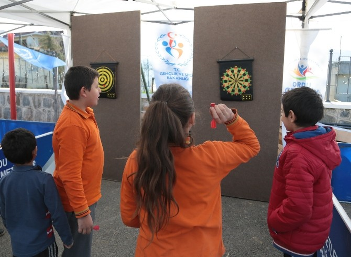 Spor Park" Köy Çocuklarının Yüzünü Güldürdü