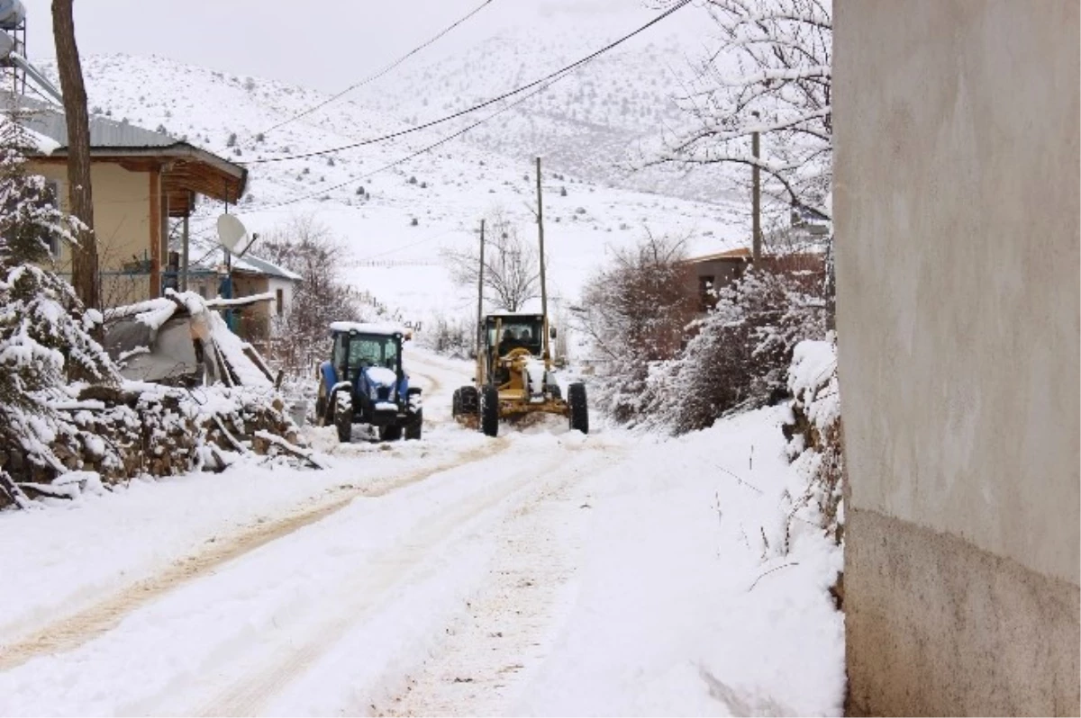 Tufanbeyli\'de Kapalı Yol Kalmadı