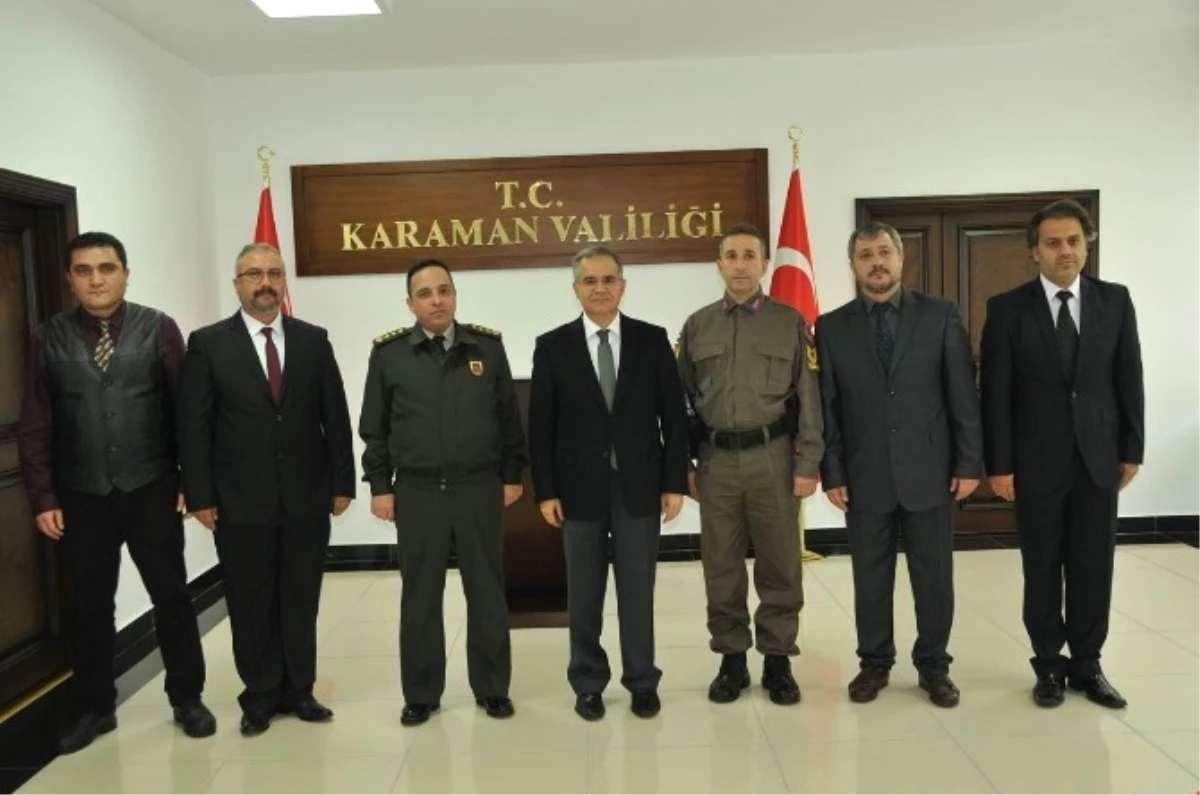 Vali Tapsız\'dan Emniyet ve Jandarma Personeline Başarı Belgesi