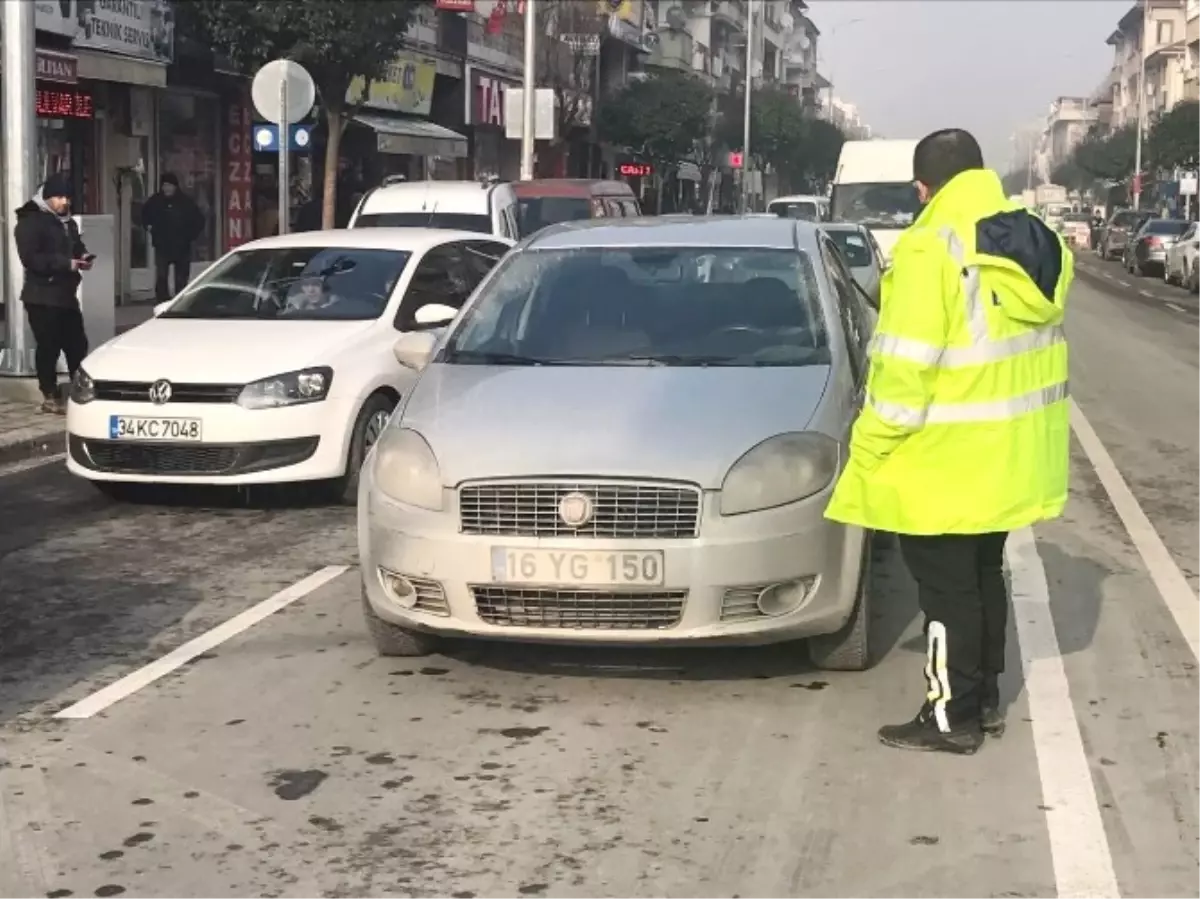 Yol Ortasında Bırakılan Otomobil Polisi Harekete Geçirdi