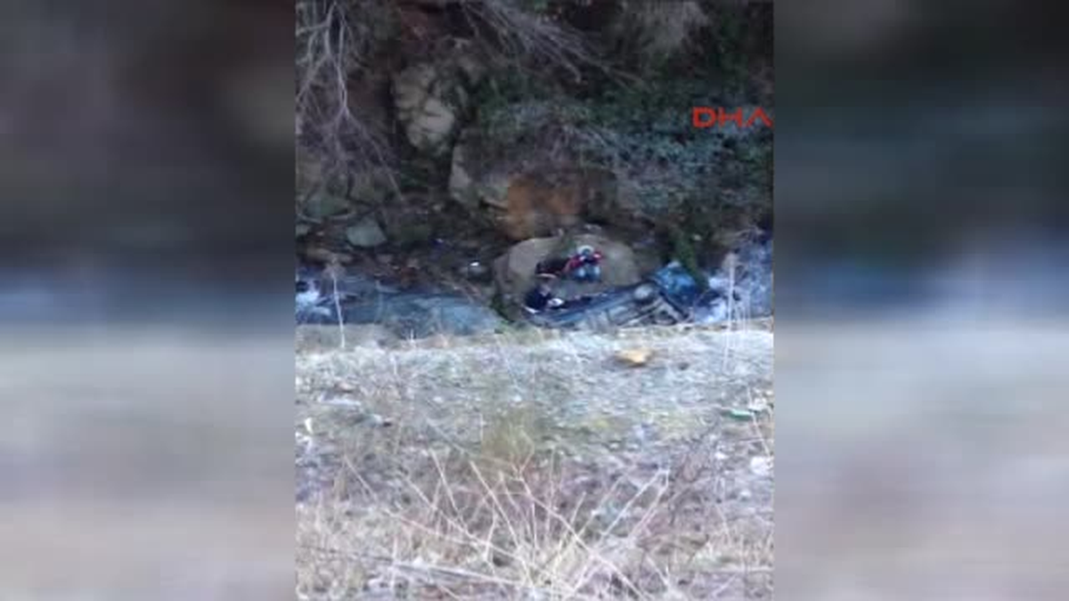 Zonguldak\'ta Dereye Uçan Otomobilde 2 Kişi Yaralandı