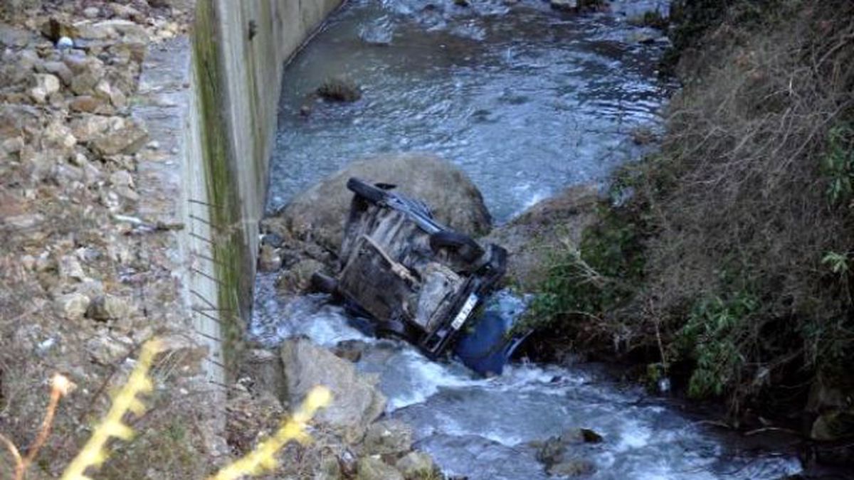 Zonguldak\'ta Dereye Uçan Otomobilde 2 Kişi Yaralandı