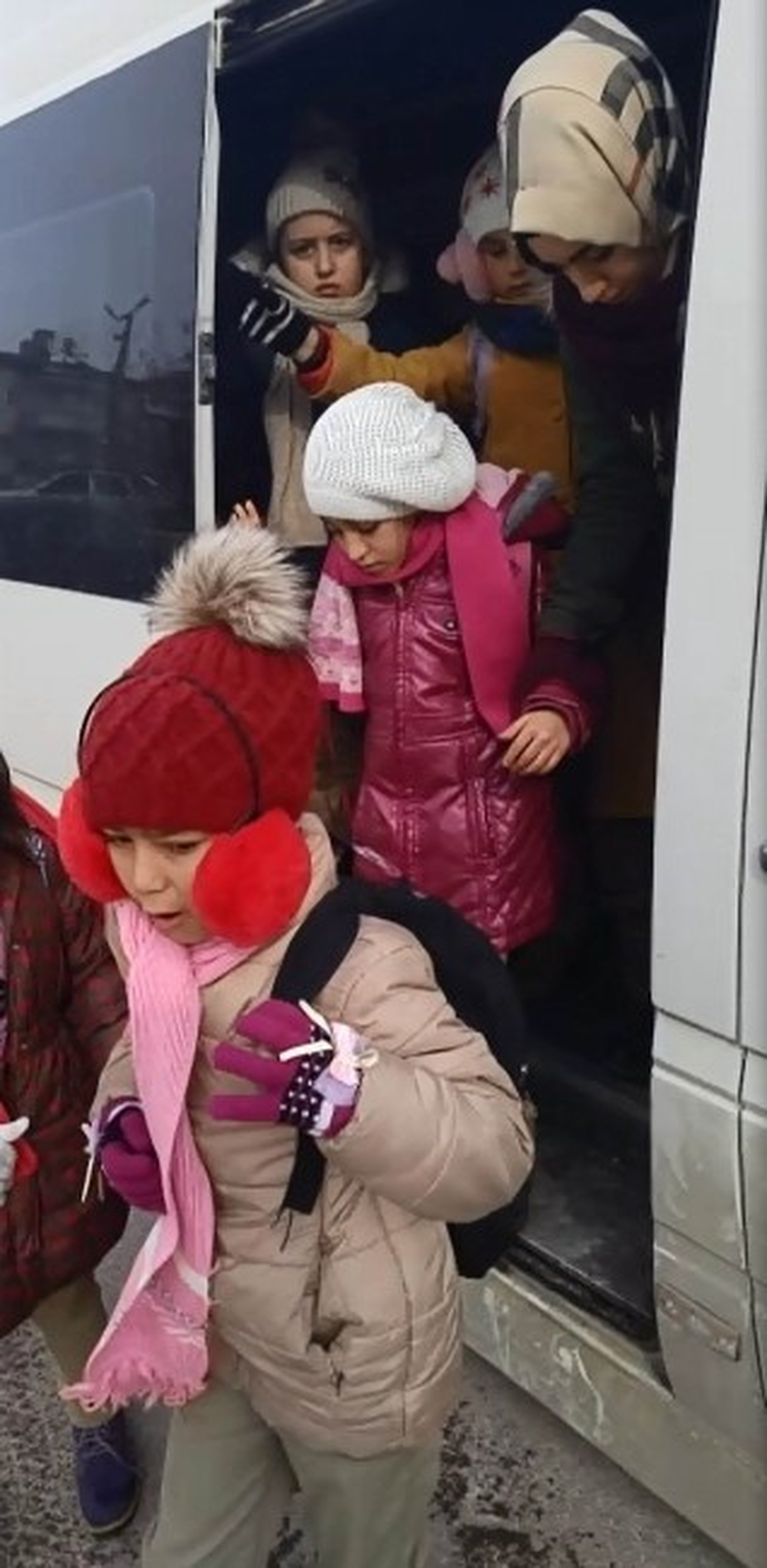 17 Kişilik Öğrenci Servisinden 42 Kişi Çıktı