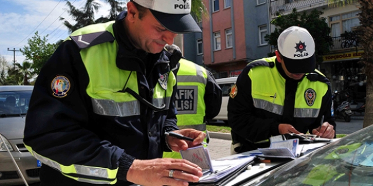 17 Kişilik Servise 42 Öğrenci Sığdırdı