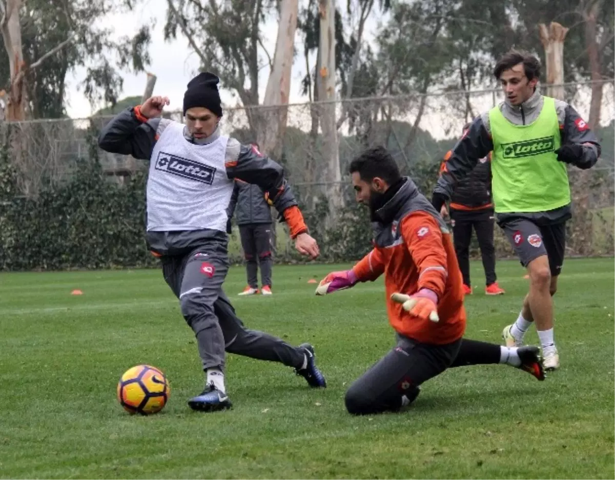 Adanaspor\'da Hazırlıklar Devam Ediyor