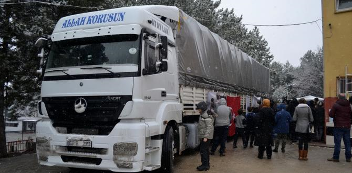 AK Parti Of İlçe Başkanlığından Haleplilere Yardım