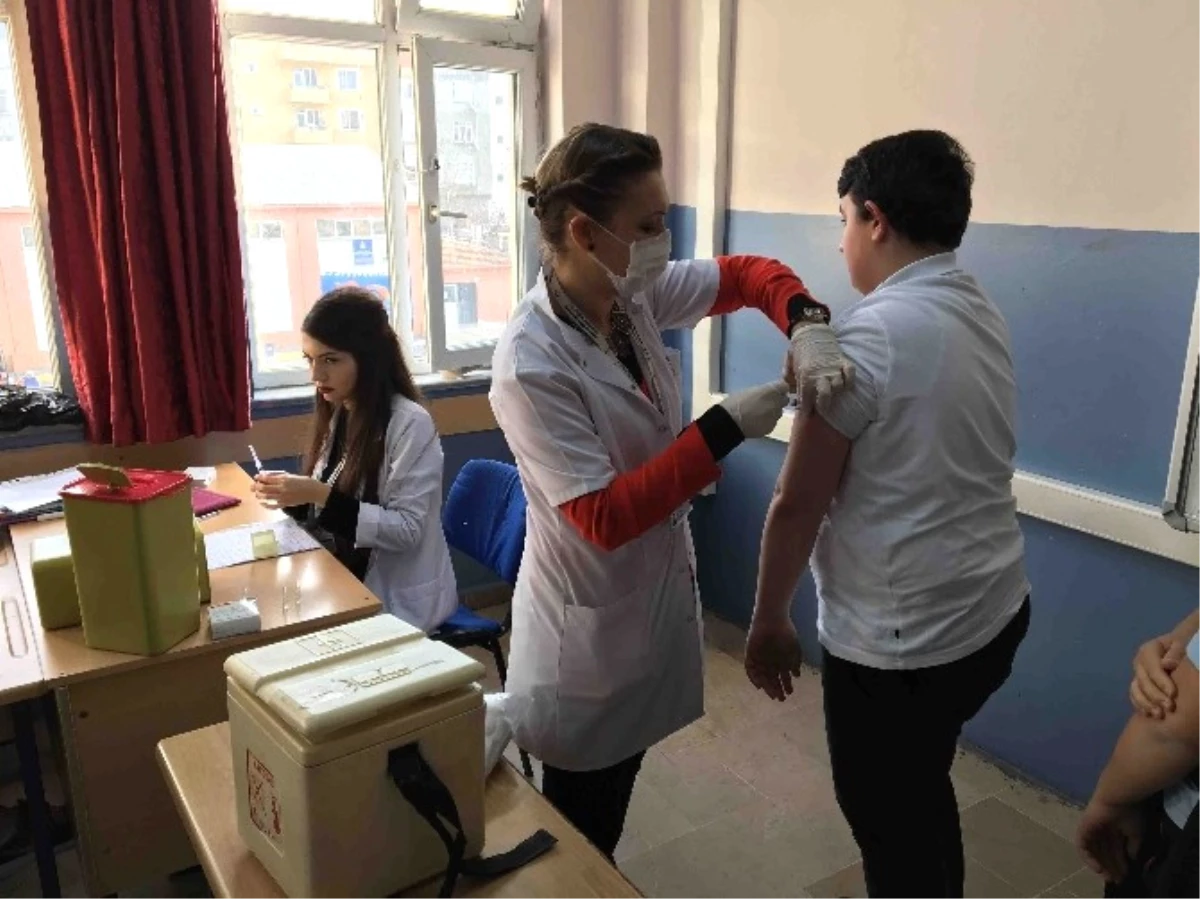 Bağcılar\'da 23 Bin Öğrenciye Aşı Yapıldı