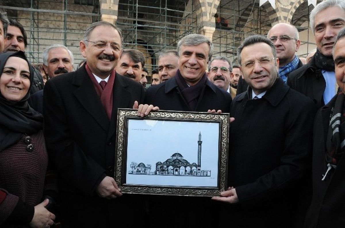 Bakan Özhaseki Sur\'da İncelemelerde Bulundu