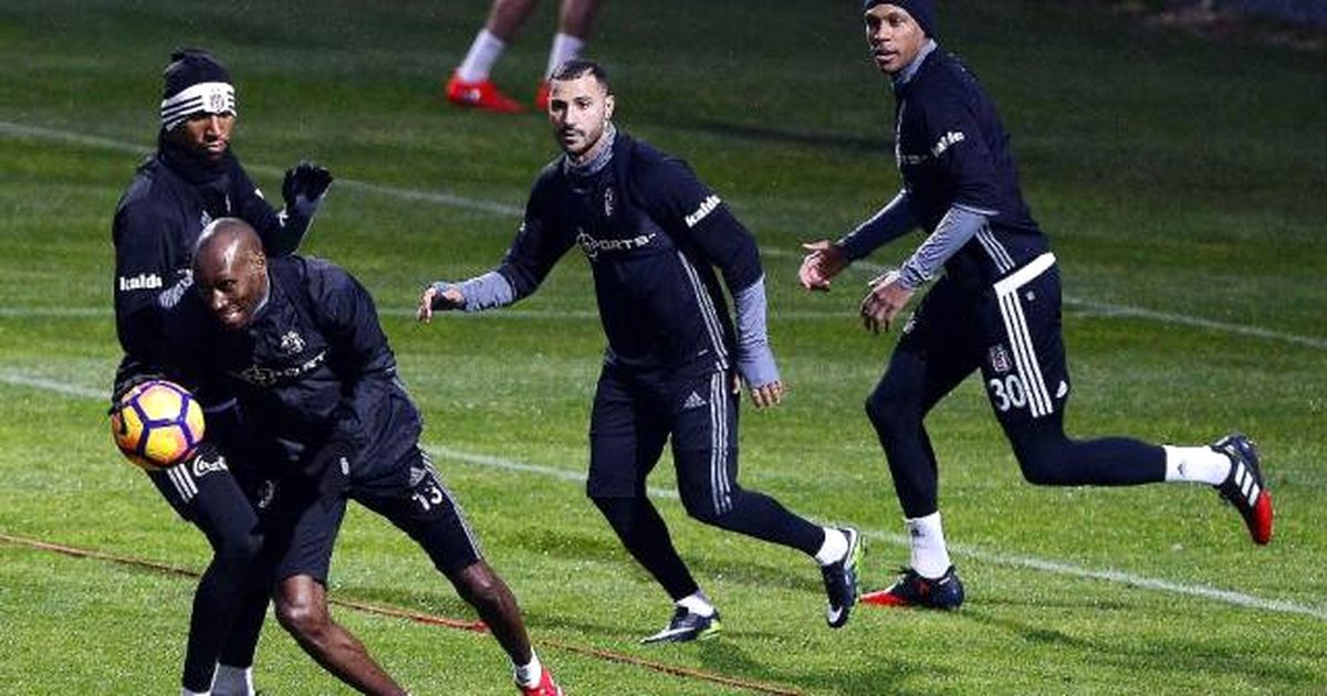 Beşiktaş Yağmur Altında Çalıştı