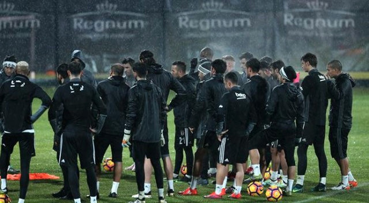 Beşiktaş Yağmur Altında Çalıştı