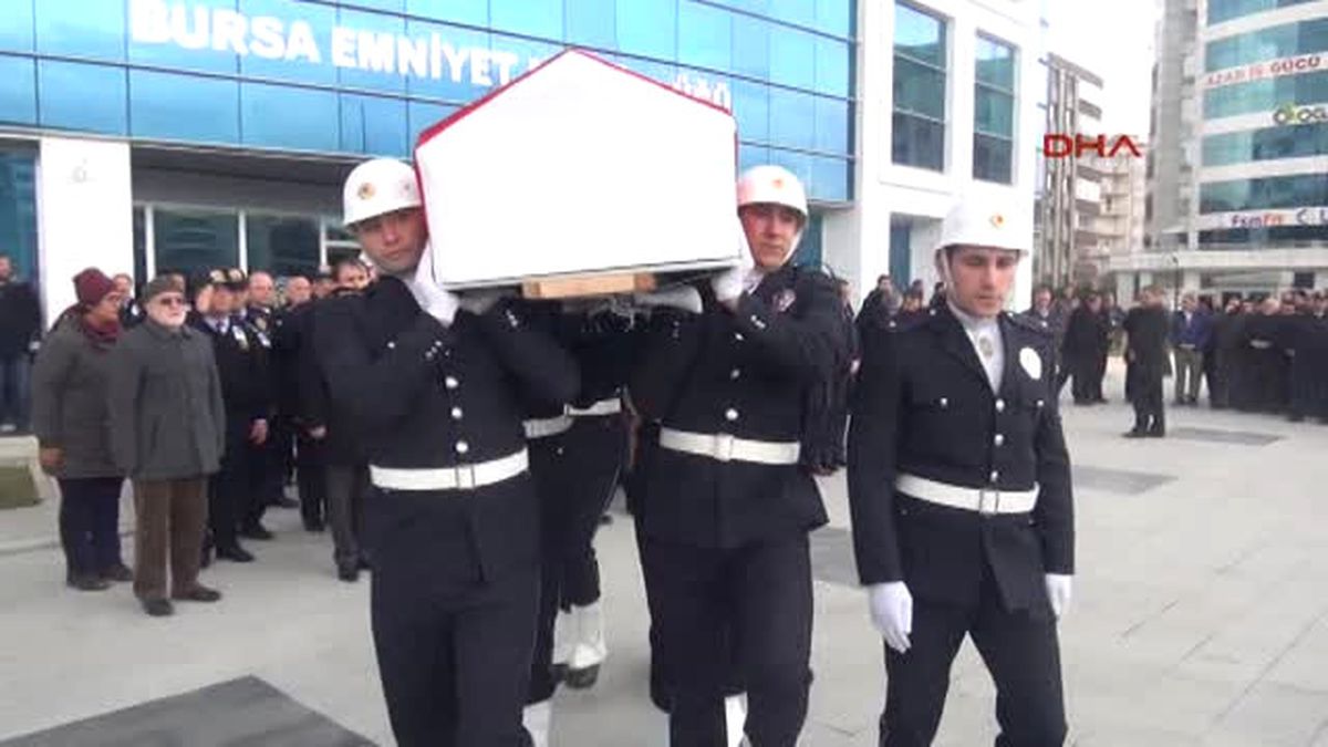 Bursa Başını Havuzun Duvarına Çarpan Komiser Yardımcısı Öldü