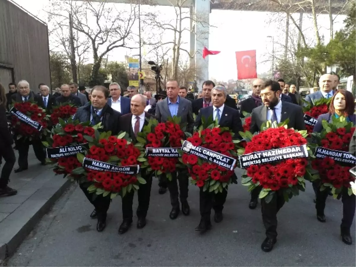 CHP\'li Belediye Başkanları Reina Önünde Hayatını Kaybedenleri Andı