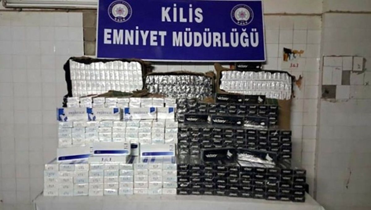Dur\' İhtarına Uymayan Otomobilde 10 Bin Paket Kaçak Sigara Ele Geçirildi