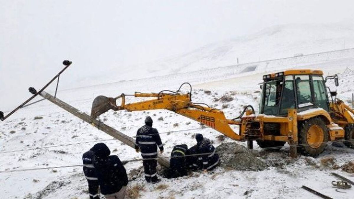 Elektrik Adamlar" Kar Kış Demeden Görevde
