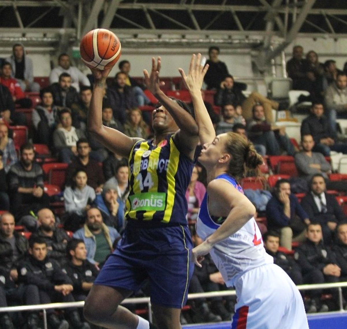 Fenerbahçe, Mersin\'de Rahat Kazandı