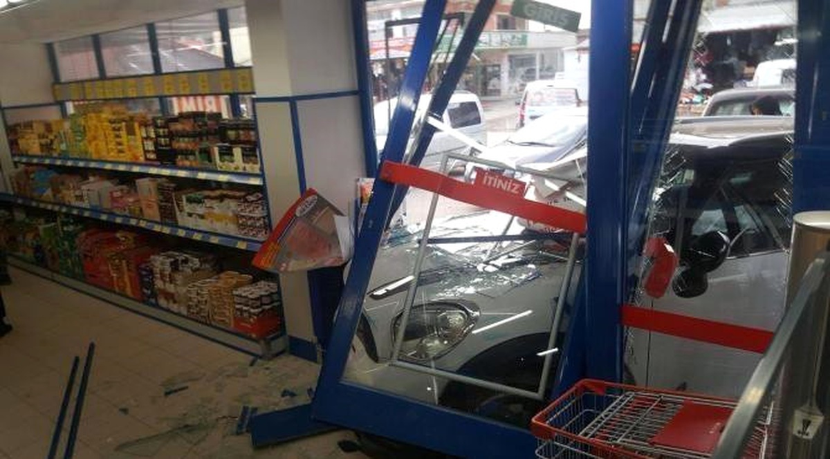 Fren Yerine Gaza Basınca Markete Girdi