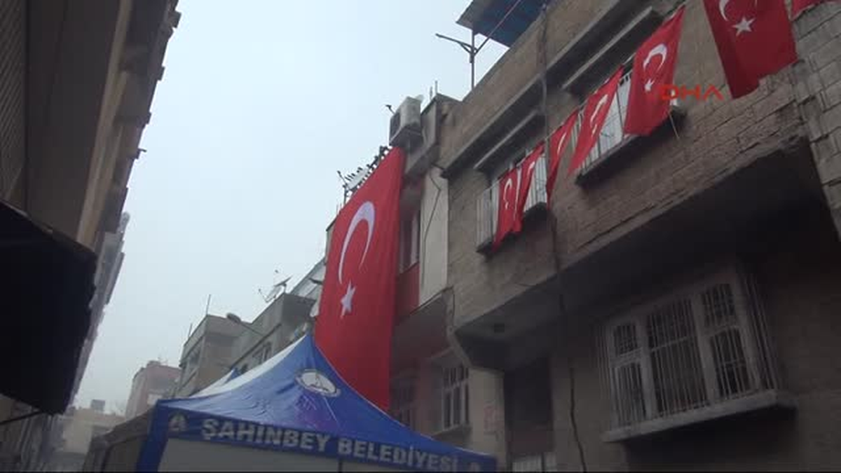 Gaziantep\'te Şehit Polisin Baba Evinde Yas