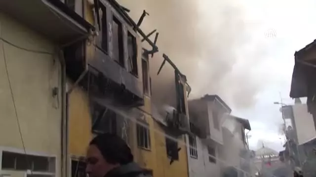 Gediz’de 5 Ev Yandı Son Dakika