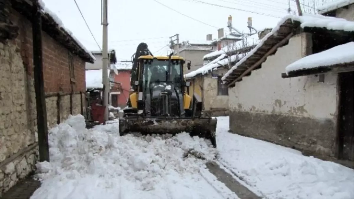 Günkırı Beldesinde Kar Temizleme Çalışmaları