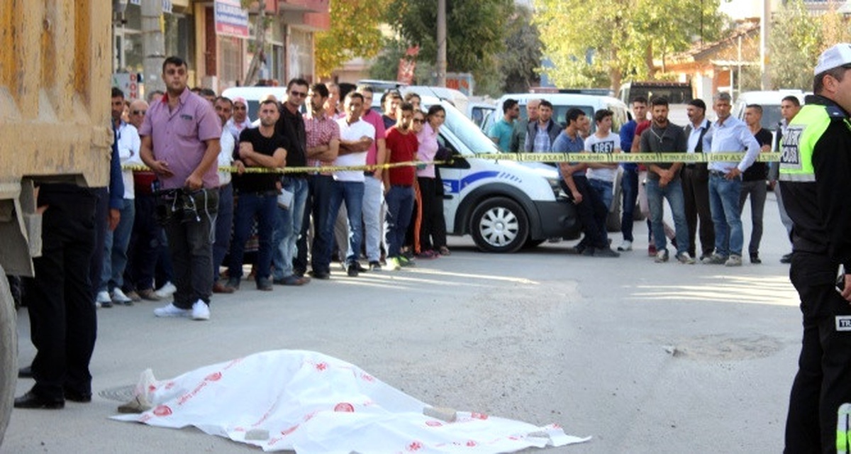 Kamyonetin Çarptığı Kadın Hayatını Kaybetti