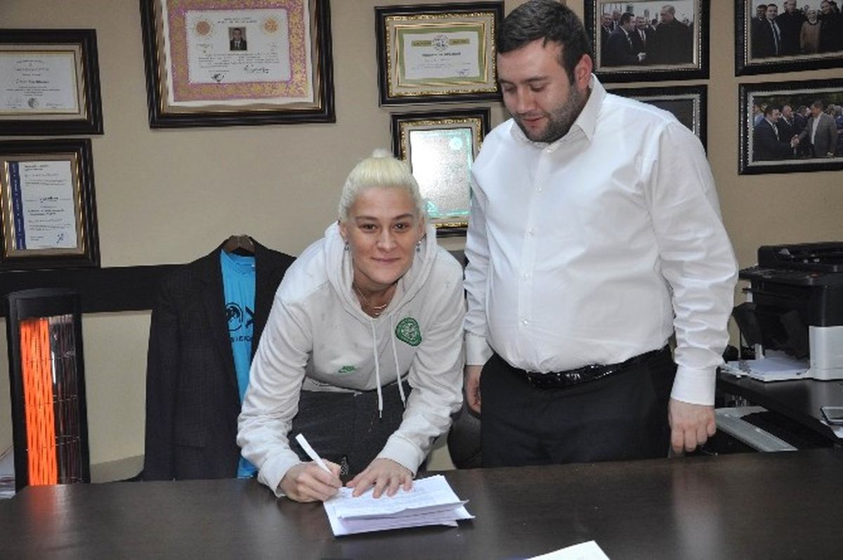 Maral Aktaş, Balıkesir Büyükşehir\'e İmza Attı