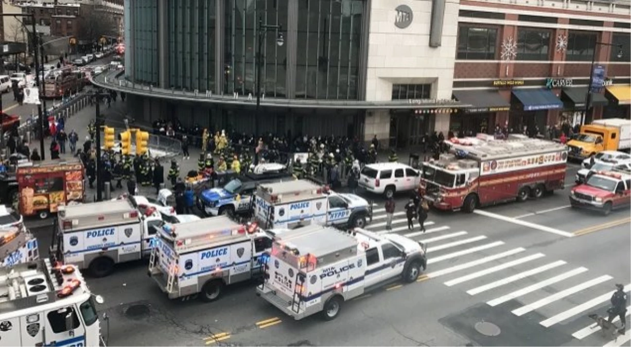 New York\'ta Tren Kazası: 103 Yaralı