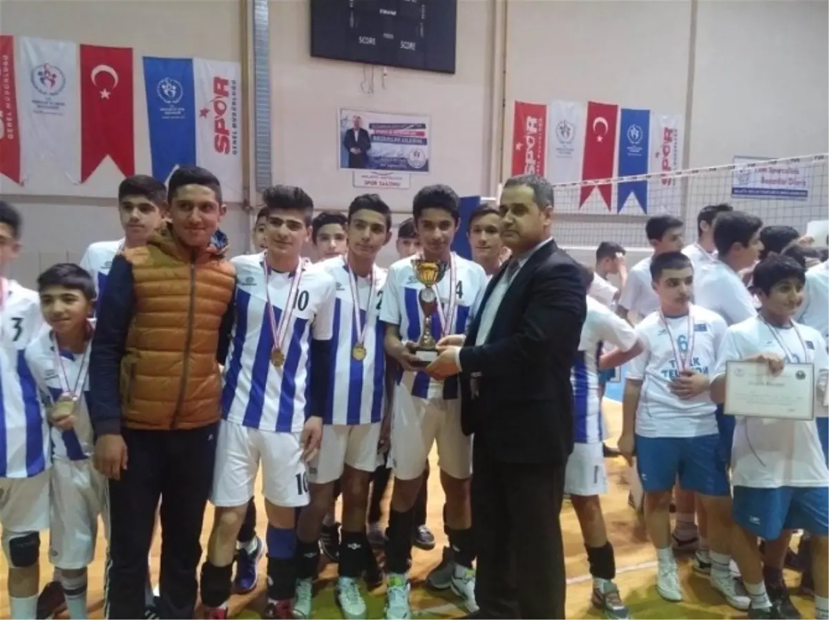 Okullar Arası Voleybolda Dereceye Giren Okullar Belli Oldu