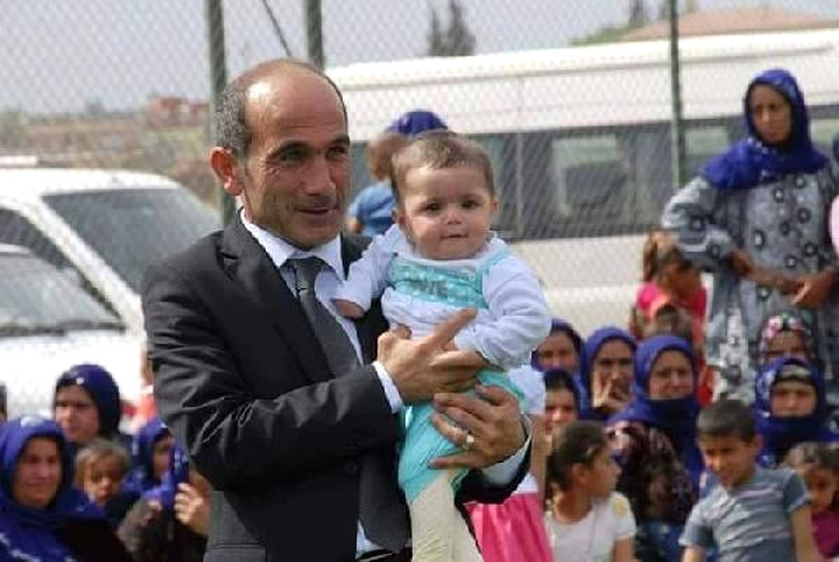 Onarmak İçin Çıktığı Okul Çatısından Düşen Müdür Yaşam Savaşını Kaybetti