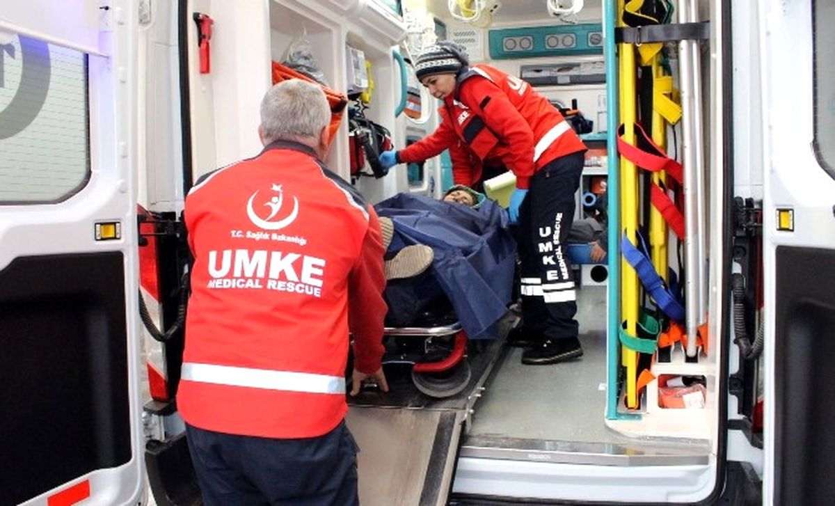 Otomobil ile Elektrikli Bisiklet Çarpıştı: 2 Yaralı