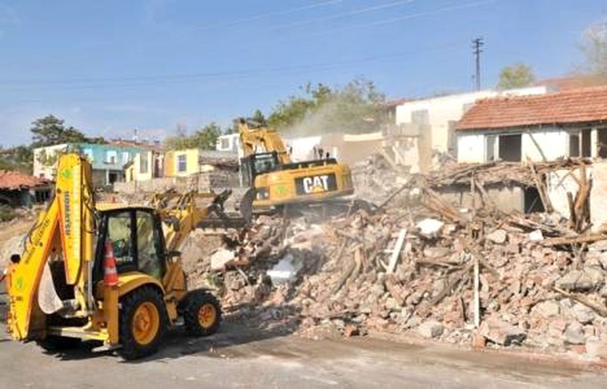 Planlı ve Sağlıklı Kentleşme İçin Gecekondular Yıkıldı