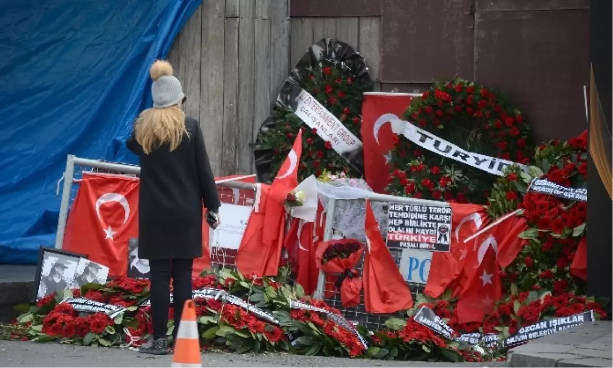 Reina Saldırısında Hayatını Kaybedenler Dualarla Anılıyor