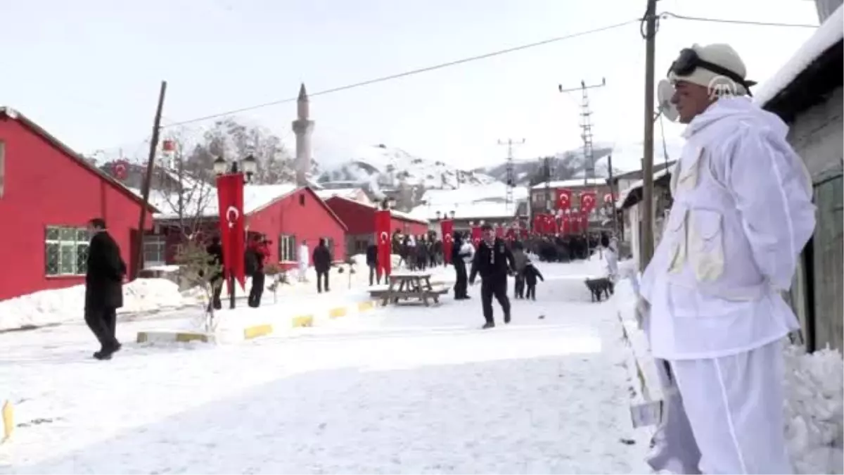 Sarıkamış Şehitleri İçin Karda Çıplak Nöbet Tuttu